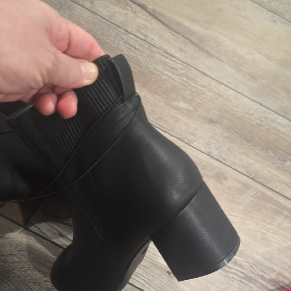 Brand New torrid Black Chunky Heel Chelsea Booties Size 8.5 WW - Picture 6 of 6